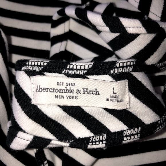 Stripped Black and White cropped crossed top - Picture 3 of 3